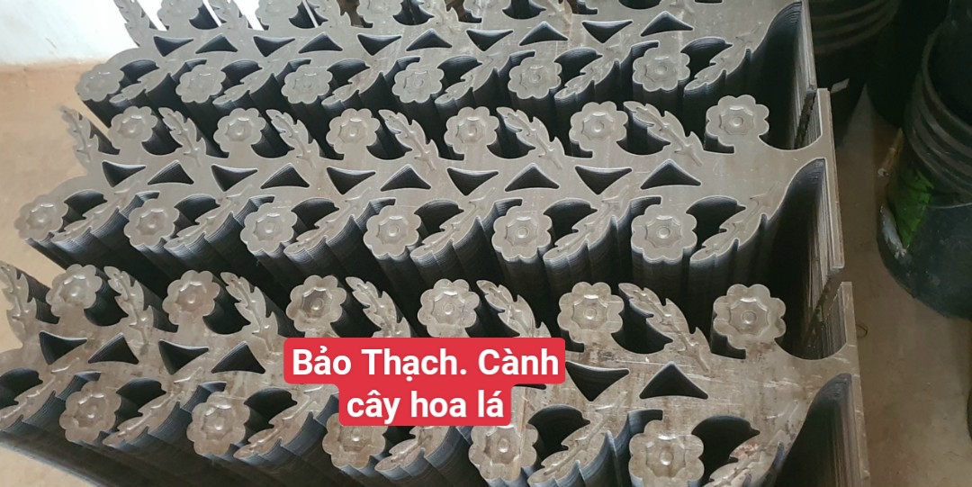 sắt được tạo hình cánh hoa